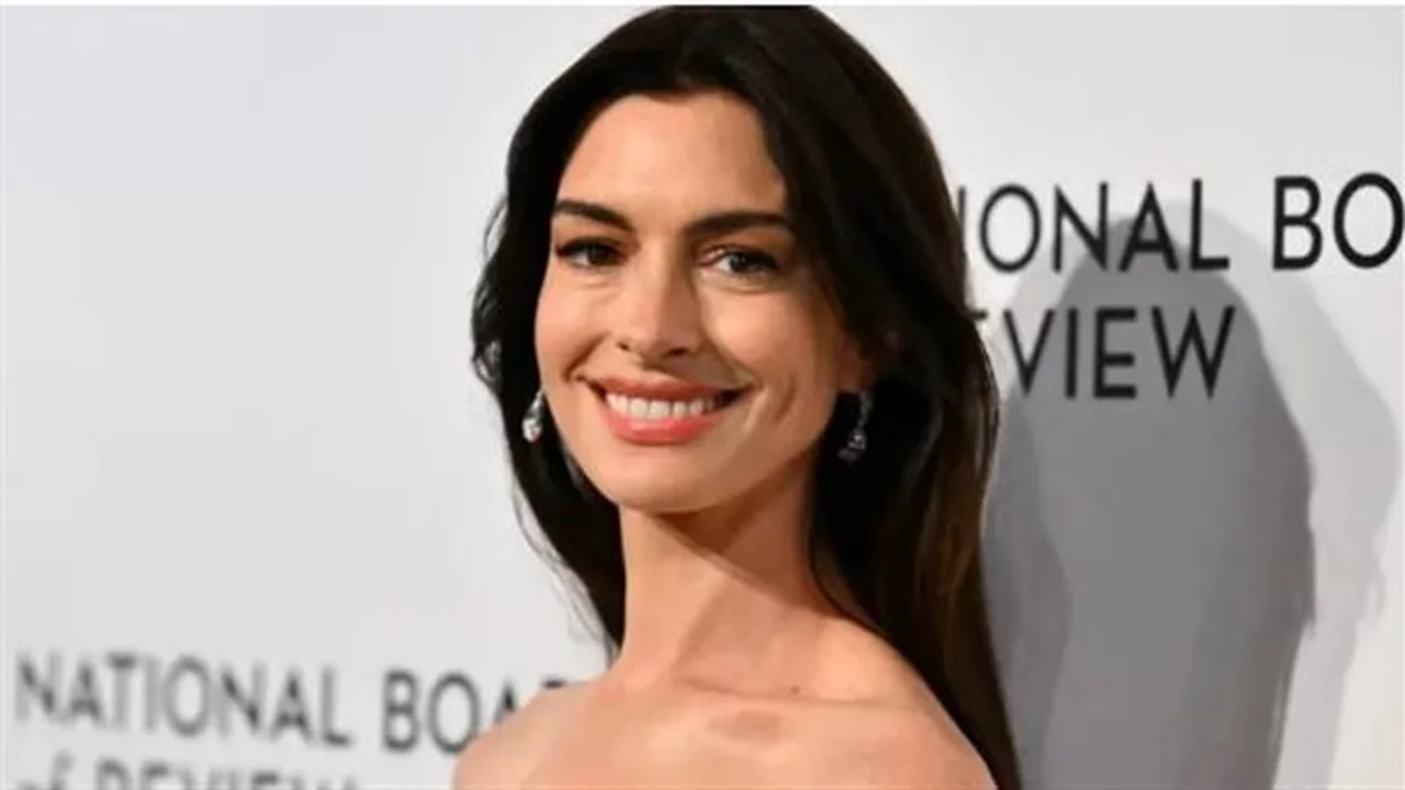 أسباب شخصية.. لماذا تخلت آن هاثاواي عن الكاثوليكية وتراجعت عن حلم الرهبنة؟